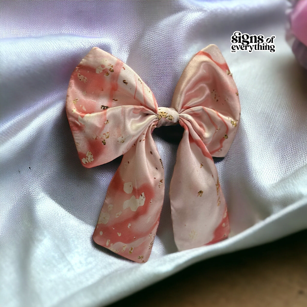 DeBase Spring Salmon Bow
