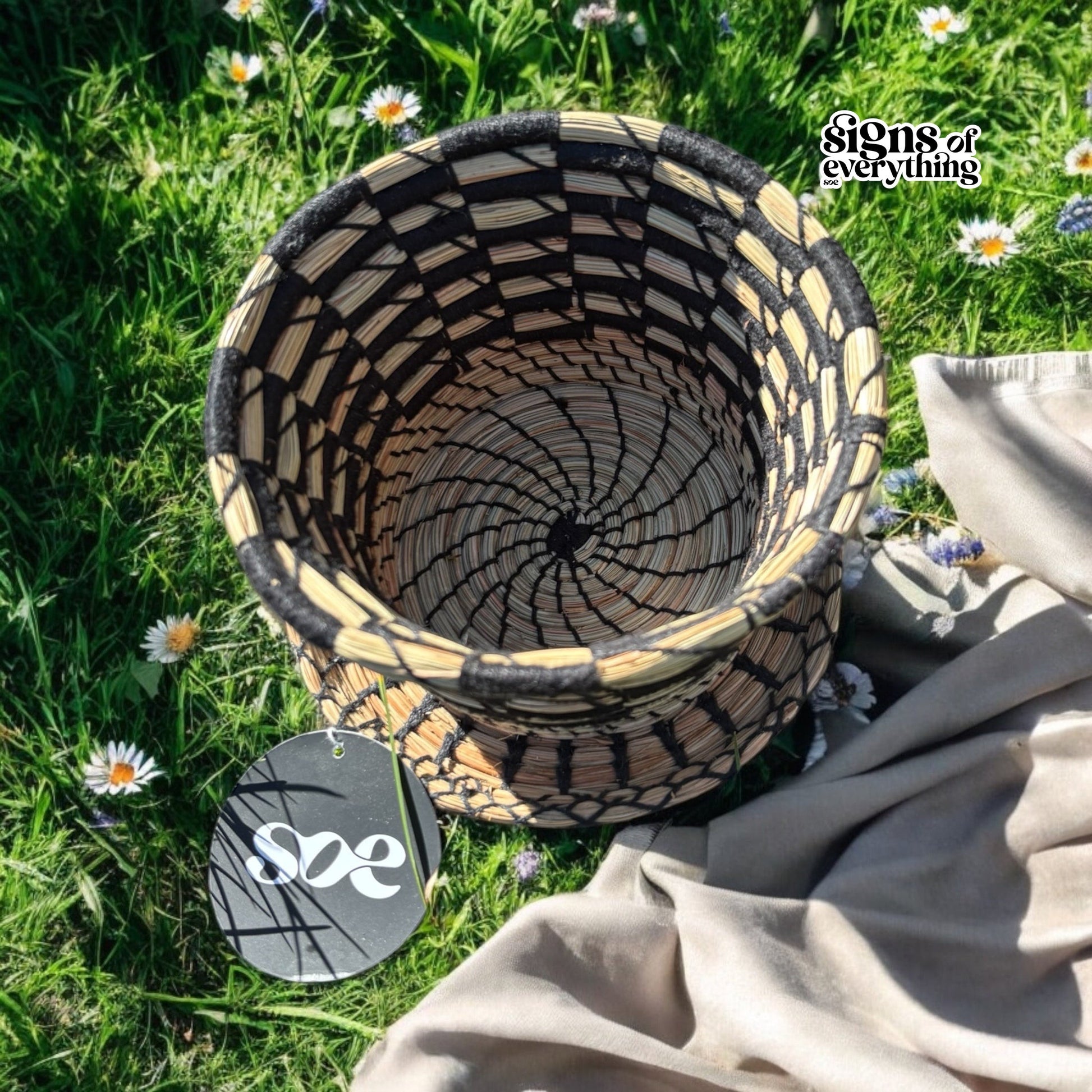 handcrafted pine needle bowl tray set
Himalayan pine needle craft bowl set
natural pine needle tray and bowl decor
handmade pine needle basket by artisans
