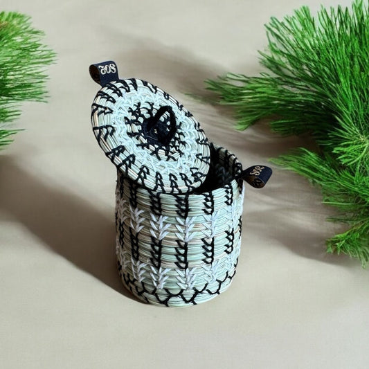 SOE Little Vault: Pine-needle Knick-Knack Organiser